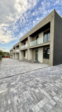 ВЛАСНЕ МОНОЛІТНЕ УКРИТТЯ! Продаж Таунхаус 140 м²  Ділянка 1 сота, газ, парковка  3 кімнати Крюківщин - фото 1