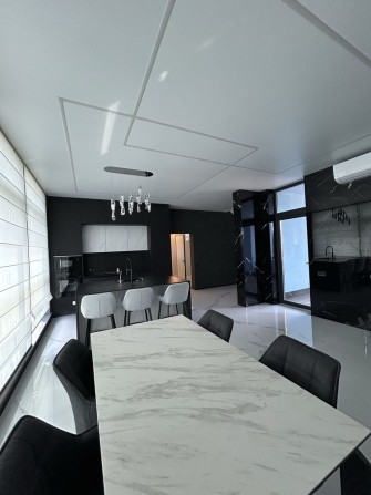 Шикарний Будинок 210 м2 в Гатному - фото 1