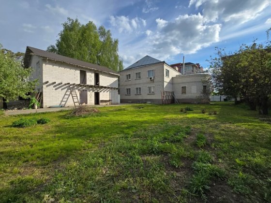 Будинок 300 м2 цоколь 150 м2 є газ 15 соток  біля Мегамаркет с. Гатне 3 км Теремки Київ Голосіївськи