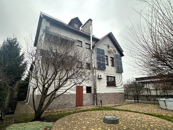 Будинок з ремонтом у Ворзелі