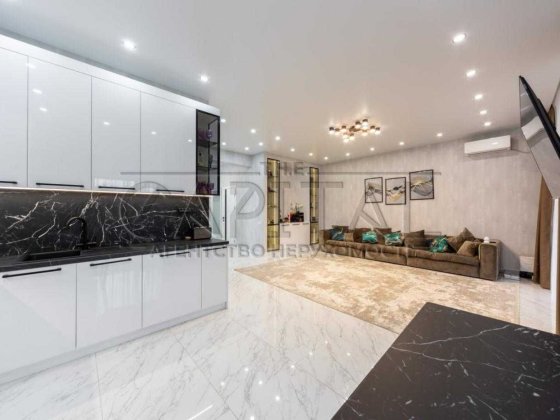 Продаж готового будинку 150 м² у Гатному | 4 кімнати | 17 кВт | Інвертор 6 кВт | 2 АКБ | 2 авто | Го Гатне