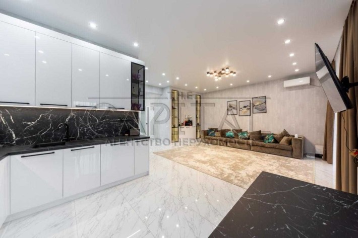 Продаж готового будинку 150 м² у Гатному | 4 кімнати | 17 кВт | Інвертор 6 кВт | 2 АКБ | 2 авто | Го - фото 1