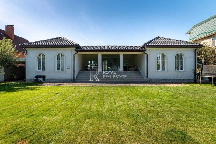 Продаж Котедж Гатне 4 кімнати 420 м² Газ Камін Генератор Свердловина Тепла підлога Ділянка 15 соток - фото 1