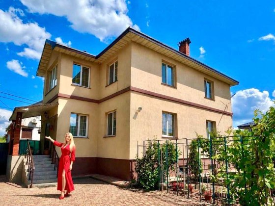 Вишеньки. Продаж  двоповерхового  будинку, з меблями, генератор Вишенки