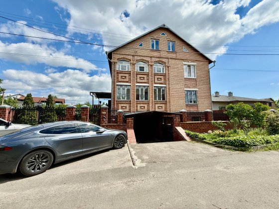Продам будинок в Ворзелі 550кв.м на ділянці 10 соток. Ідеальний варіант під Дитячий садочок/Хоспес/р