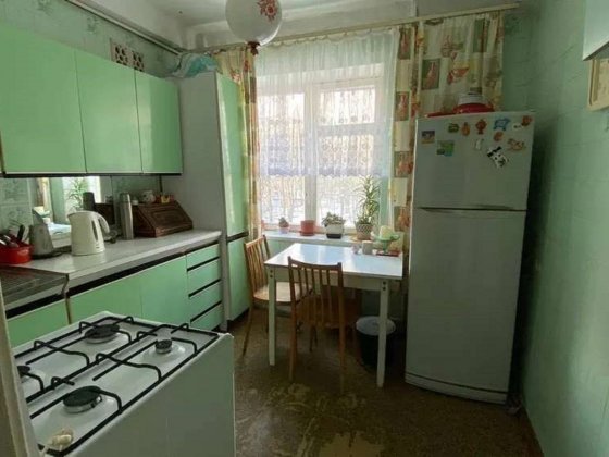 Продаж 3-к квартири вул. Зодчих 34