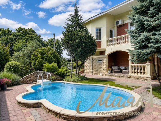Продаж просторого триповерхового будиноку загальною площею 430 м²,  15 соток у престижному передміст Лісники