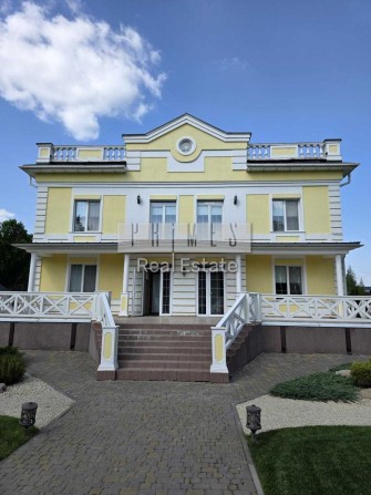 Продаж добротного сучасного будинку 700м2 Лісники 36соток землі в КМ Хутір Ясний - фото 1