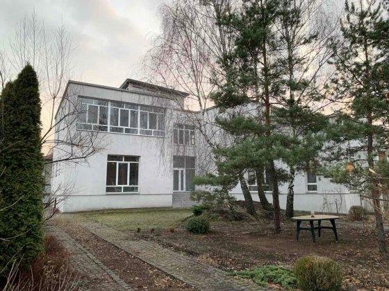 Продаю 2-х поверховий будинок (540 м2) з територією 10 соток Гореничи