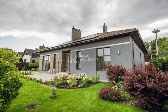 Продаж Будинок Стоянка КМ White Stones 4 кімнати 175 м² 16 соток Генератор Сонячні панелі Газ Озеро  - фото 1