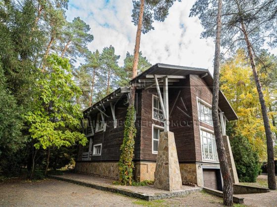 Продаж будинока без ремонта/зі SPA басейном у сосновому лісі/Романків