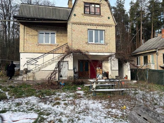 Продаж будинку під ремонт | Стоянка | 140,7 м2 Стоянка