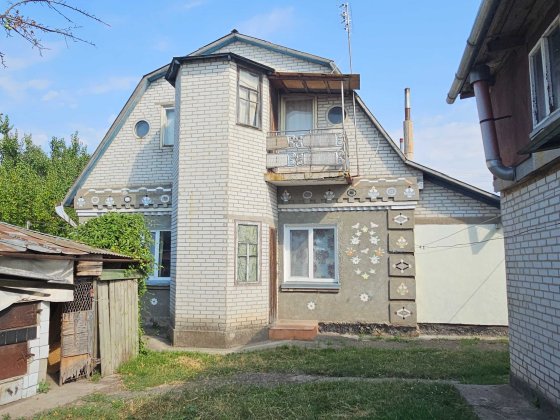 Будинок в місті Яготині поруч з річкою, школою, вокзал. є відеоогляд