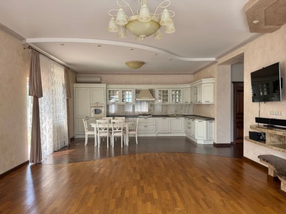 Продаж  будинку 307 м² у с. Стоянка | 15,6 соток | 10 хв до метро Житомирська, Без комісії для покуп Стоянка