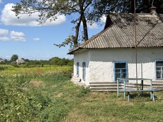 Продам будинок із земельною ділянкою