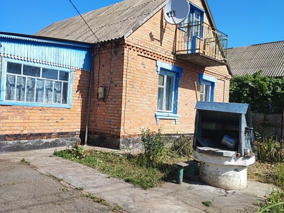 Продаж просторого двоповерхового цегляного будинку в місті Узин. Узин