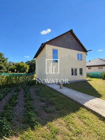 Продається капітальний термобудинок на 2 поверхи з УКРИТТЯМ,с.Немішаєве, 210 м.кв.,всі комунікації,  - фото 1