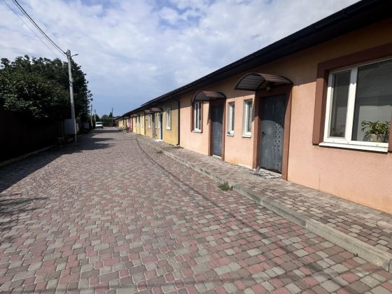 Продається  чудовий танхаус в селі Глеваха. Глеваха