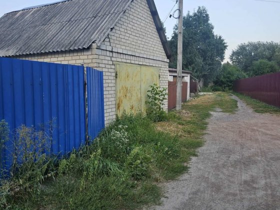 Будинок з гаражем в центрі Клавдієво-Тарасове