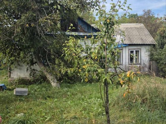 Бабинці-продам півбудинку під знос з приватизованою ділянкою 15 сот  !