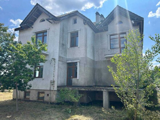Цегляний будинок в закритому котеджному містечку біля озера, 22 кілометри до Академмістечка. Блиставица