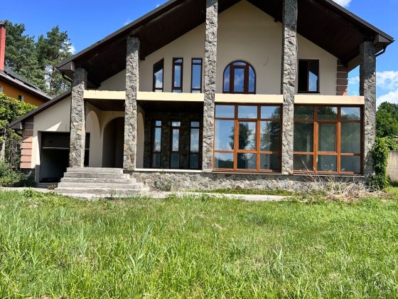 Будинок на березі озера в с. Бобриця