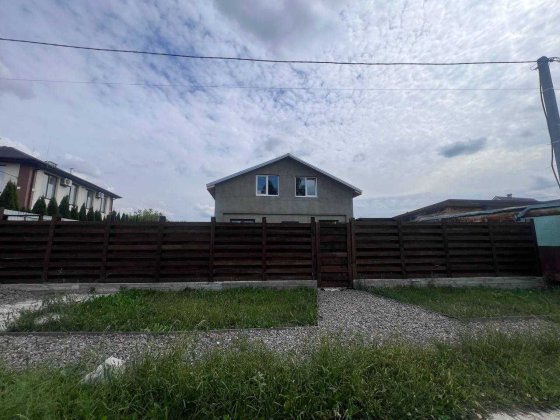 Продаж комфортного двоповерхового будинку в Бобриці, по супер ціні. Є можливість обміну.