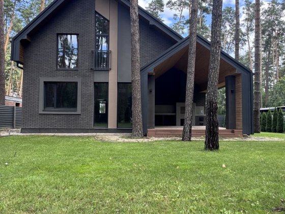 СУЧАСНИЙ КОТЕДЖ  БІЛЯ ОЗЕРА 160 м² Бобриця. Без комісіі