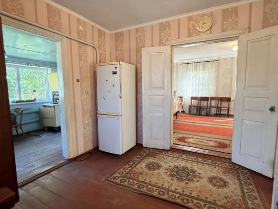 Терміново!Продаж будинку з ремонтом в центрі села з газом, який працює при відключенні світла та піч