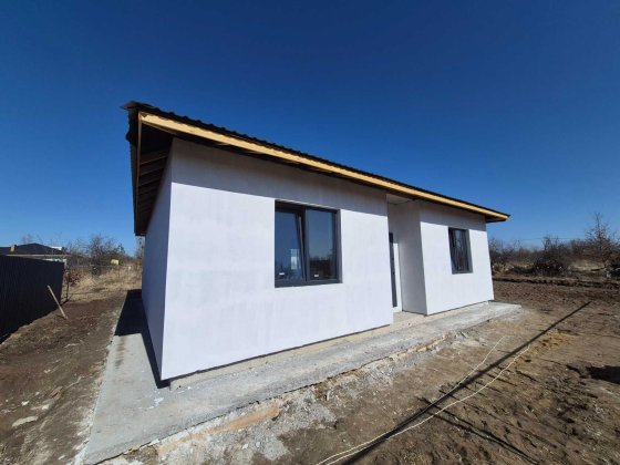 Продам новий одноповерховий будинок 90м2 на ділянці 5 сот, гарне місце