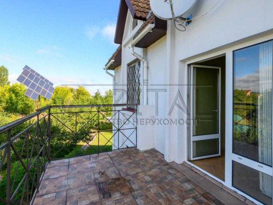 Продаж будинку 2,5 цегли  325 м² + підвал 16 соток с. Гнатівка газ сонячні панелі 10 500 кВт·год ген Гнатовка