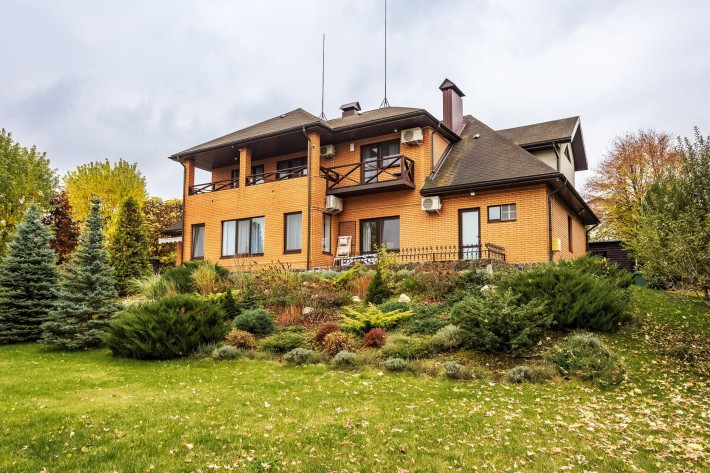 Продажа автономного дома 320 м2 с бассейном в с.Горбовичи ИНВЕРТОР! ГАЗ! - фото 1