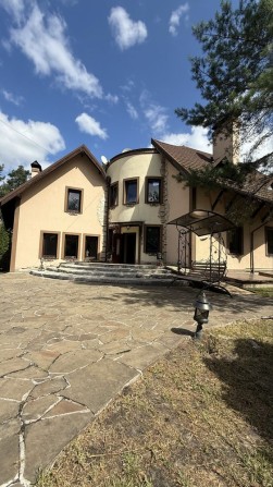 Продажа дома с. Дмитровка 415 м2. 30 соток. Резиденция в соснах. - фото 1