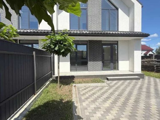 Продаж Сучасного Будинку 110м2, земельна ділянка 2 сотки, ЦЕНТР с.Гора , ЄОселя Кедина Гора