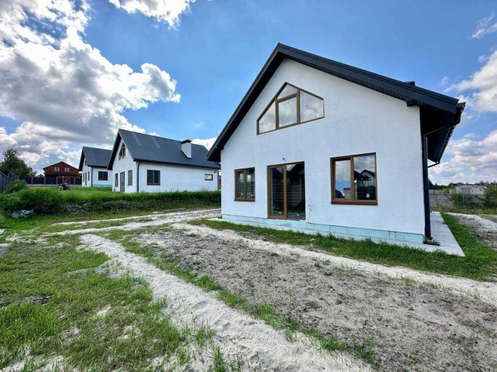 Продаж будинку в передмістті Києва з частковим ремонтом - фото 1