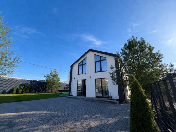 Продаж будинку з ремонтом в мальовничій локації 176 кв.м - 6 соток!