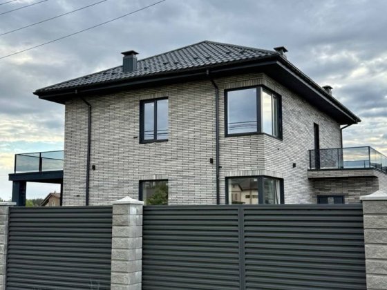 Котедж 153 м² на 12 сотках біля Києва. Лісова зона, сучасне планування