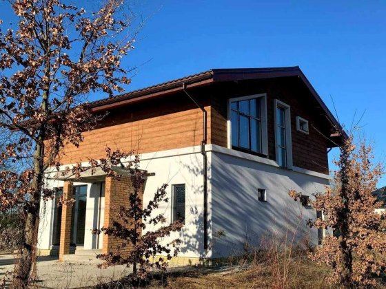 Просторий будинок в яблуневих садах| 9 соток|  3 спальні Иванковичи