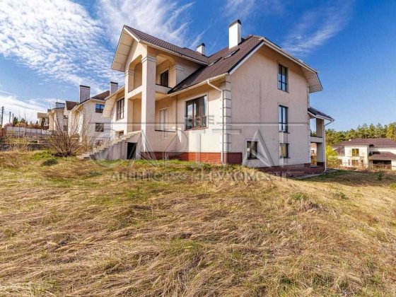 Продаж / Будинок / 696 м2 / Іванковичі / вул. Космонавтів, 9