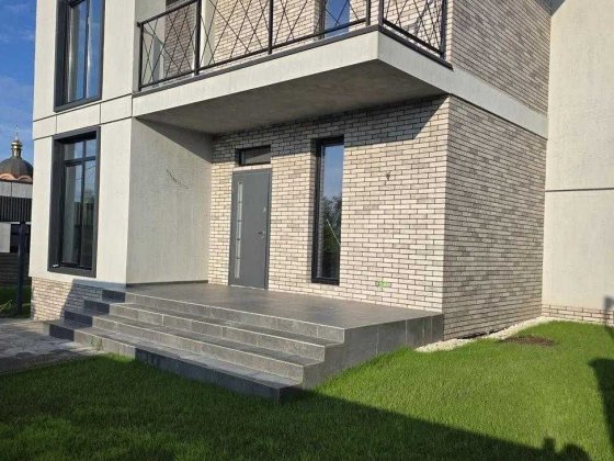 Сучасний просторий будинок с. Іванковичі зручна локація Київ Теремки 20 хв Иванковичи