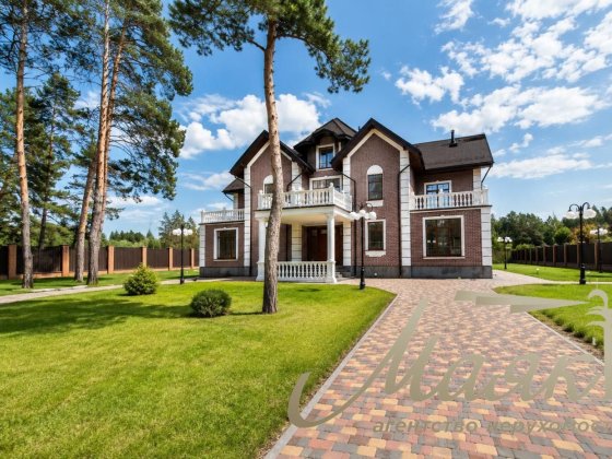 Продаж будинку площею 418,6 м² з виходом до води на ділянці 50 соток у КМ Dream Village, с. Лебедівк