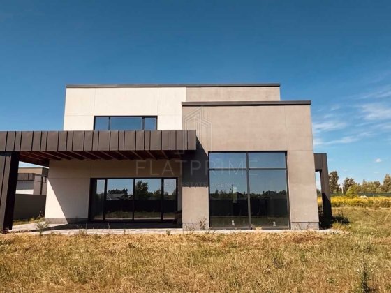 Продаж сучасного будинку 300 м² 12 соток у закритому КМ GreenTown с. Крушинка Київська область