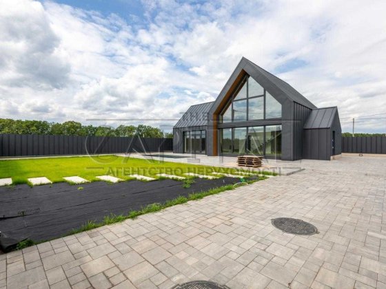 Будинок у стилі Barnhouse з басейном та системою «розумний дім» Малая Александровка