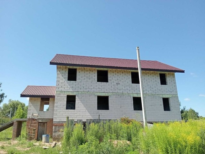 Просторий двоповерховий будинок у селі Малютянка, Київської області - фото 1