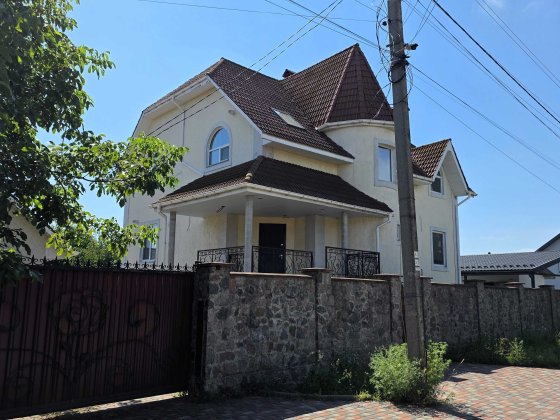 Продаж будинку 360 м² | Мархалівка | 16 соток | 5 кімнат | гараж | камін | цоколь | вул. Незалежност