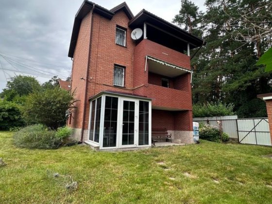 Продам будинок у Михайлівці-Рубежівці! 13,5 соток власної землі та всього 100 м до озера. Тиша, прир