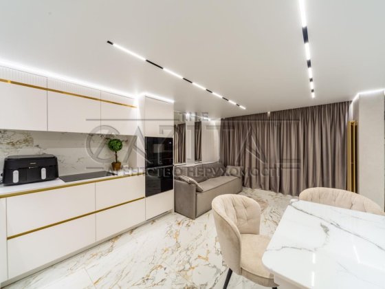 ПРОДАЖ будинку  з дизайнерським ремонтом та ландшафтним дизайном 8 соток Нові Безрадичі