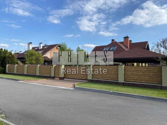Продаж  будинку в с. Петрушки 275 кв.м , 5 кімнат, Є газ та свердловина Петрушки