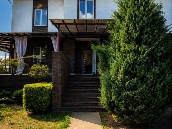 Продаж великого заміського будинку в с. Погреби, Київська область, недалеко від Києва.