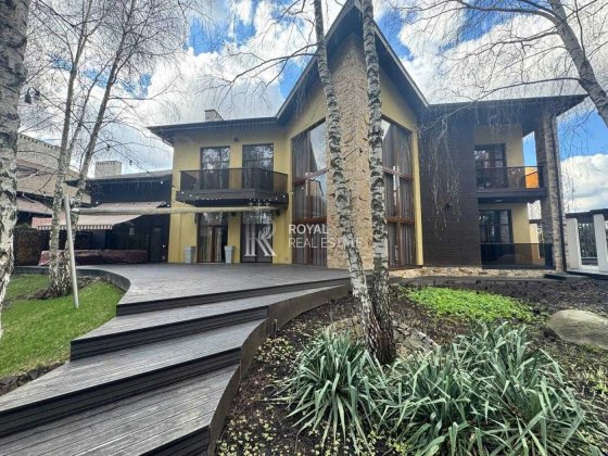 Продаж автономного будинку з дизайнерським ремонтом 623м2 в Котеджному містечку "Сонячна долина"/Ром